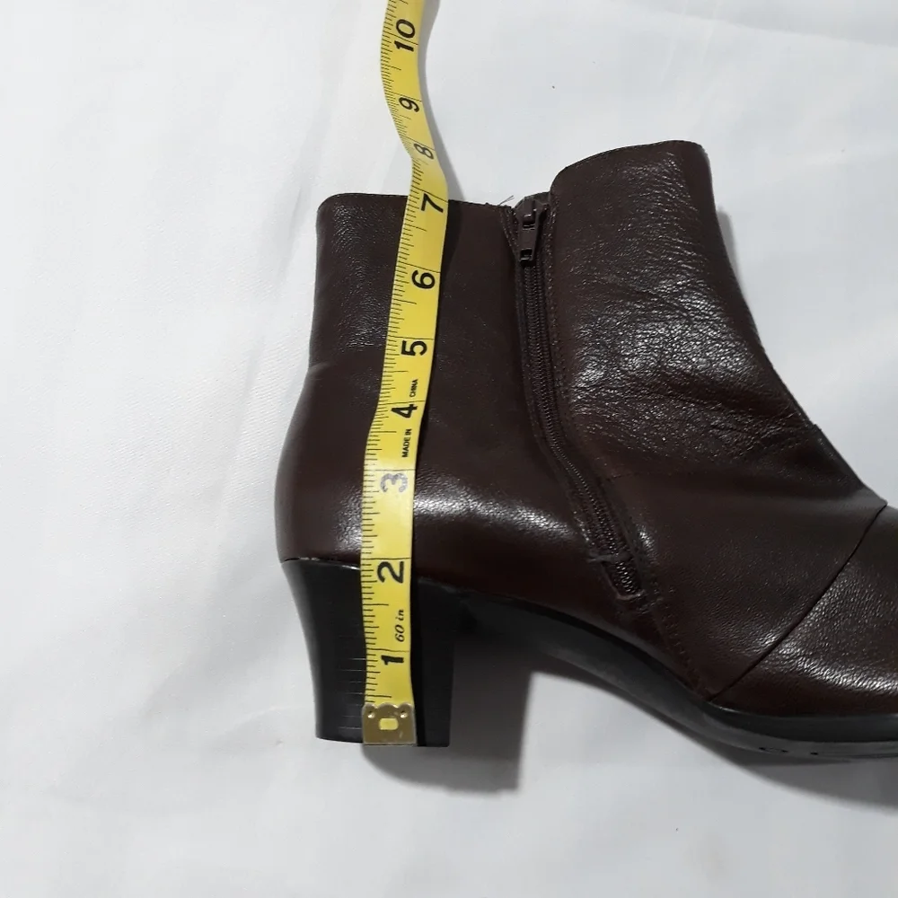 Munro American Leather Brown Ankle Boots Zippered Size 11 M